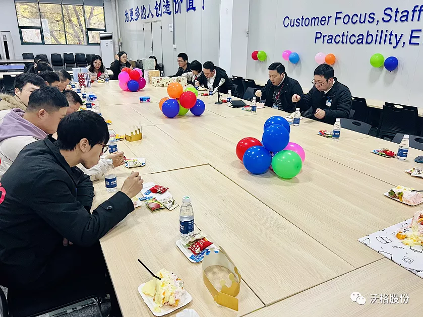 员工生日会 | 相聚一起，温暖这个冬日